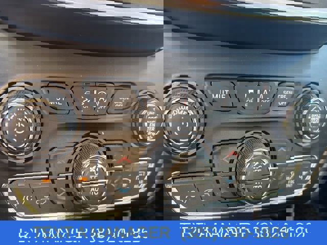 Used 2019 Jeep Cherokee Trailhawk w/ Cold Weather Group image 17