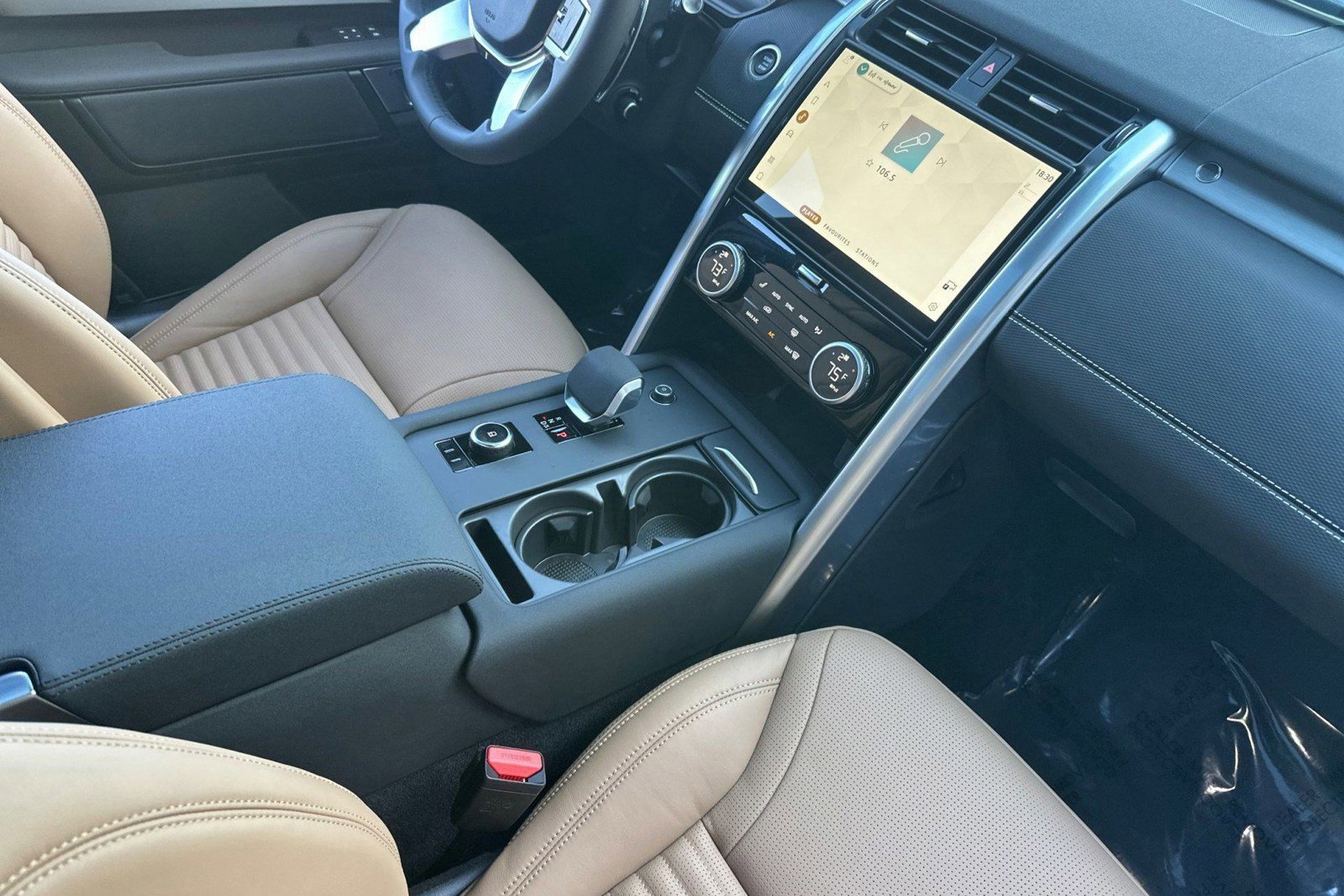 New 2026 Land Rover Discovery Limited Edition AWD/4WD image 19