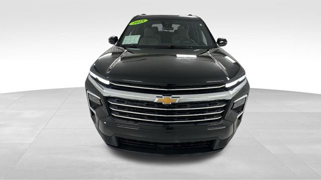 Used 2025 Chevrolet Traverse LT image 8