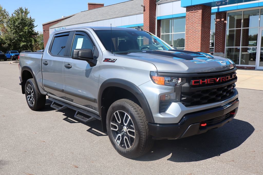 Used 2025 Chevrolet Silverado 1500 Custom Trail Boss w/ LPO, Dark Essentials Package image 4