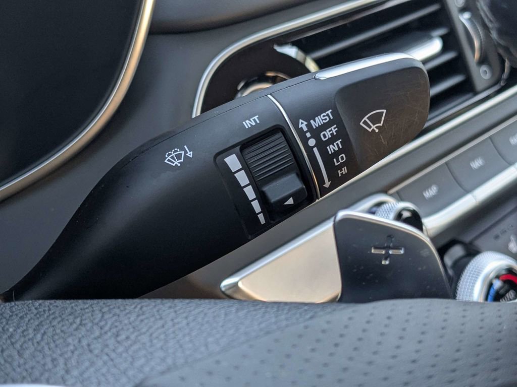 Used 2023 Genesis G70 2.0T image 25