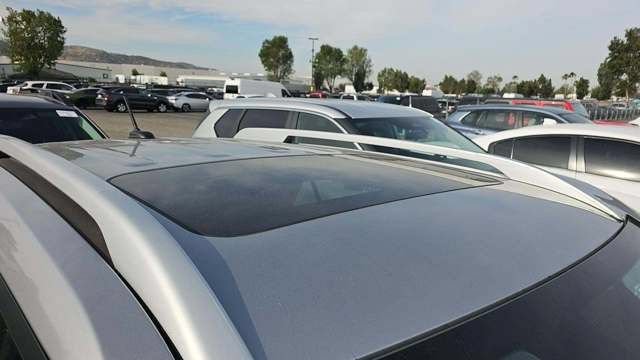 Used 2025 Hyundai Venue SEL FWD image 13