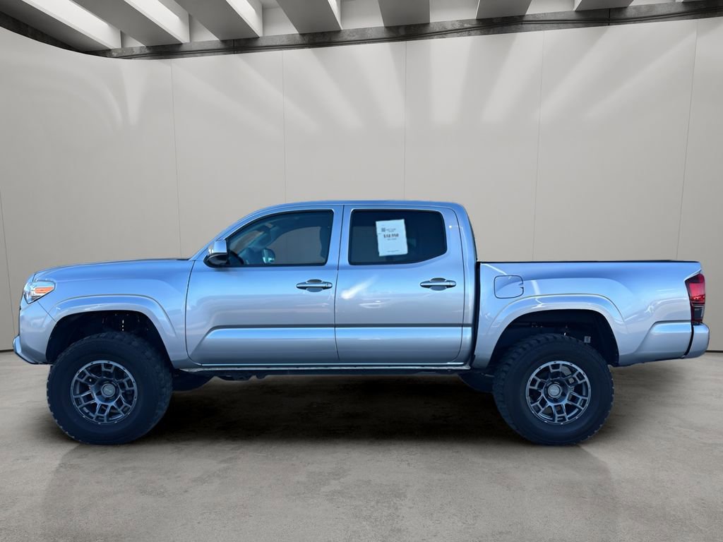 Used 2022 Toyota Tacoma SR AWD/4WD image 2