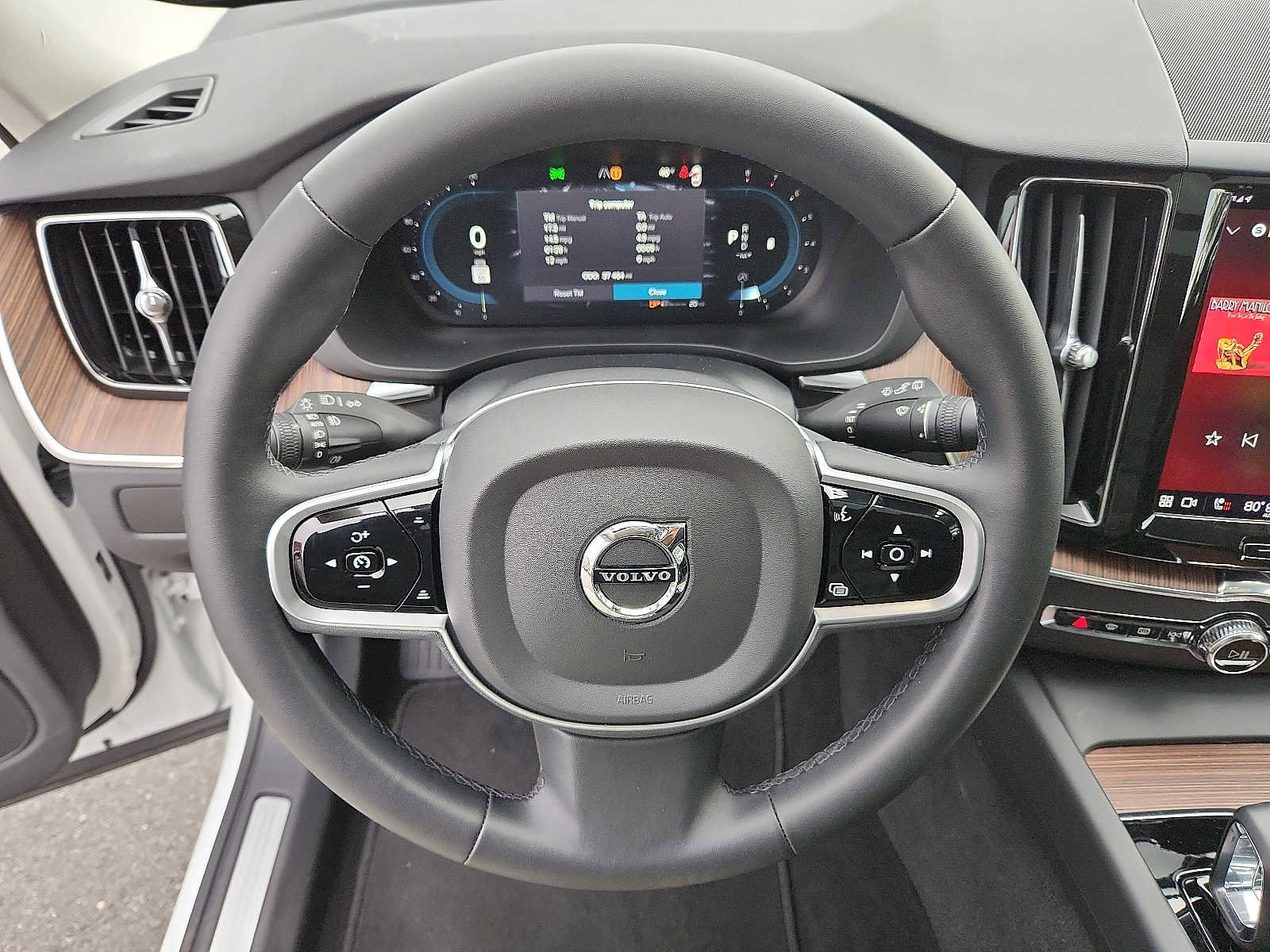 Certified 2023 Volvo XC60 B5 Plus w/ Climate Package image 19