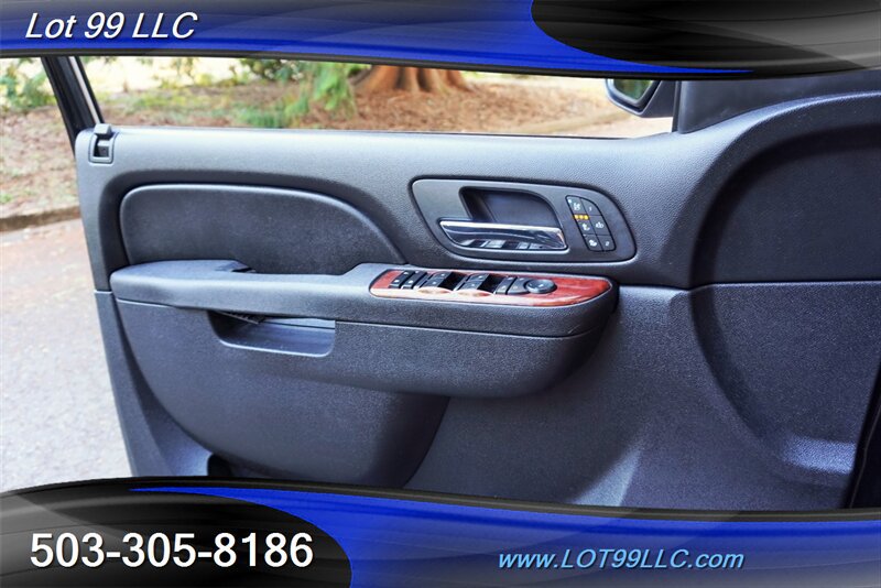 Used 2012 Chevrolet Avalanche LTZ AWD/4WD image 30