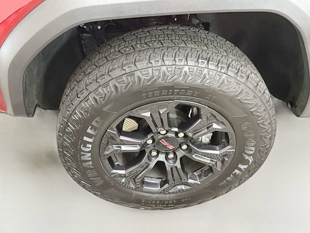 Used 2025 GMC Canyon Elevation image 30