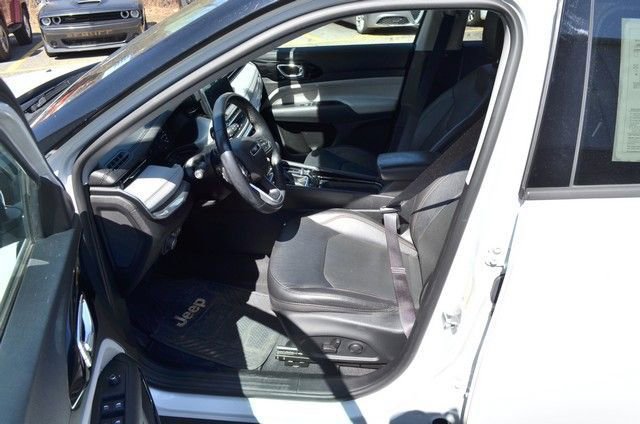 Used 2022 Jeep Compass Limited AWD/4WD image 17