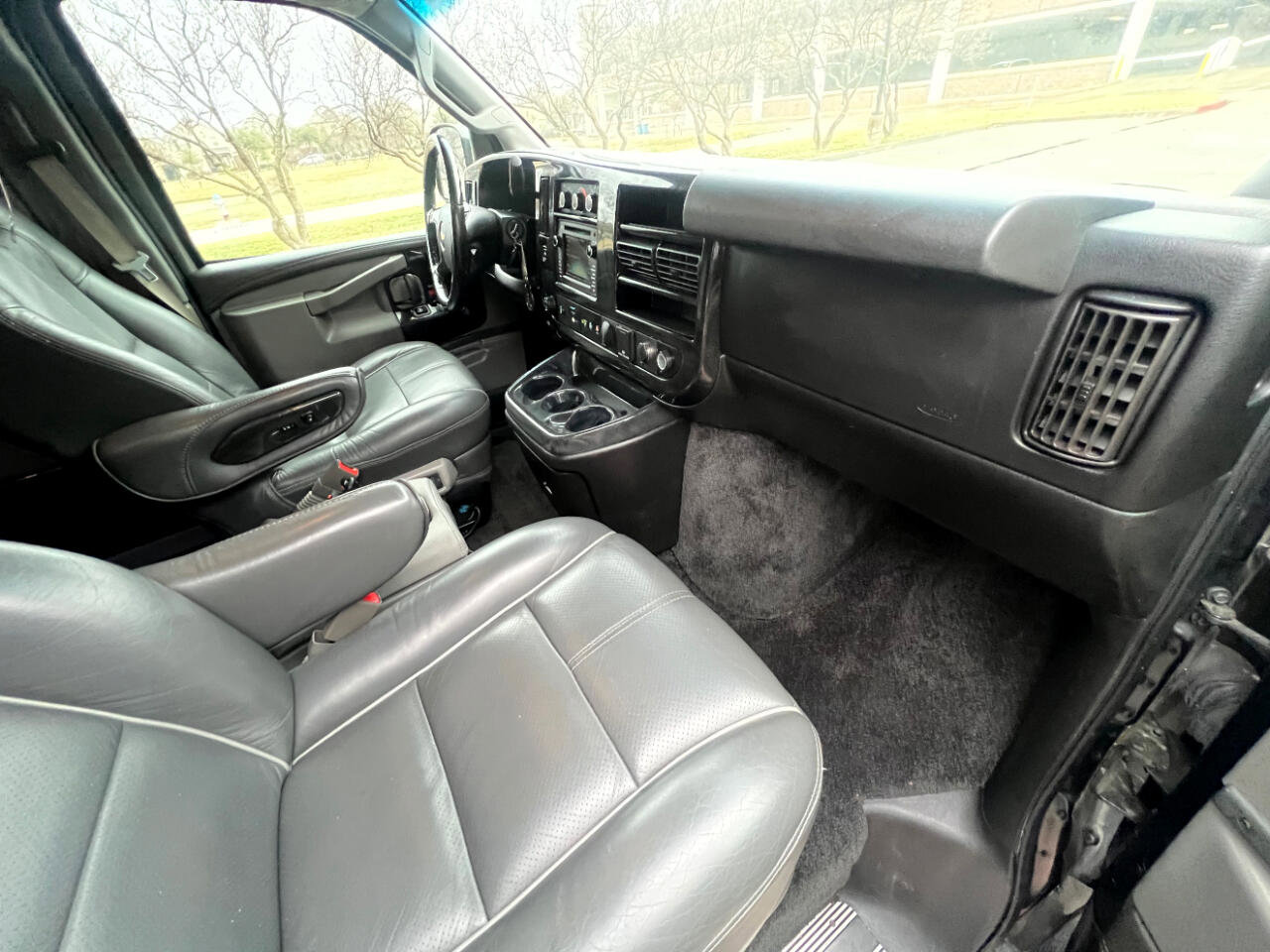 Used 2017 Chevrolet Express 2500 Extended image 27