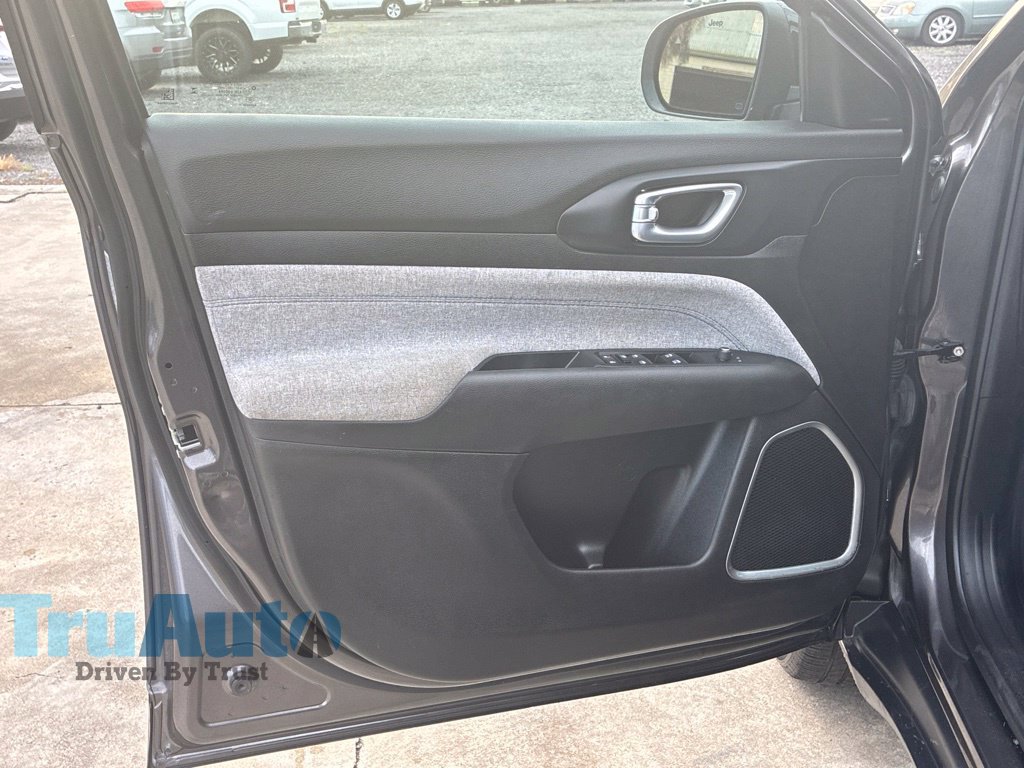 Used 2024 Jeep Compass Latitude AWD/4WD image 20