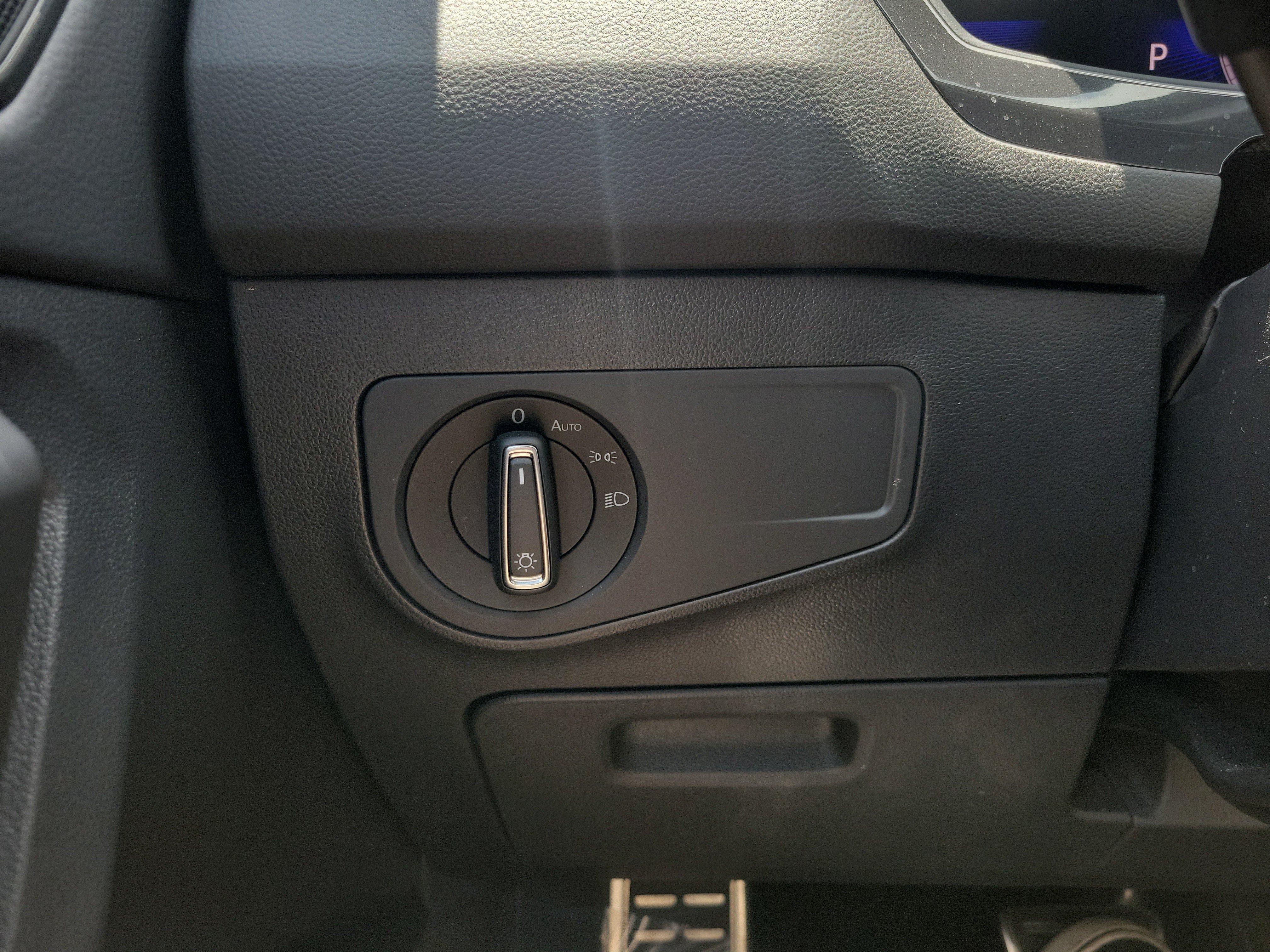 Certified 2023 Volkswagen Tiguan SE R-Line FWD image 25