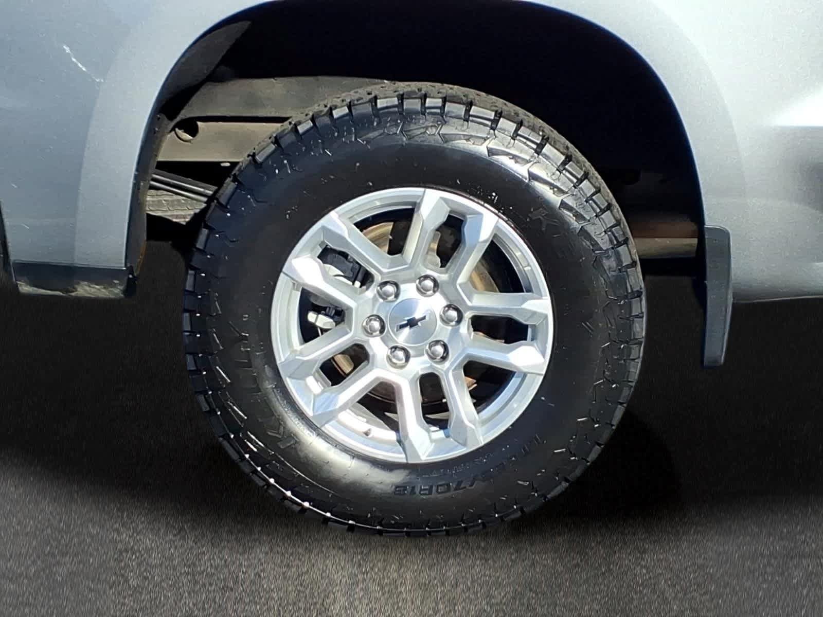 Used 2023 Chevrolet Silverado 1500 RST AWD/4WD image 3