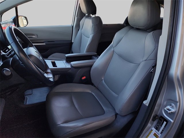 Used 2022 Toyota Sienna XLE image 24