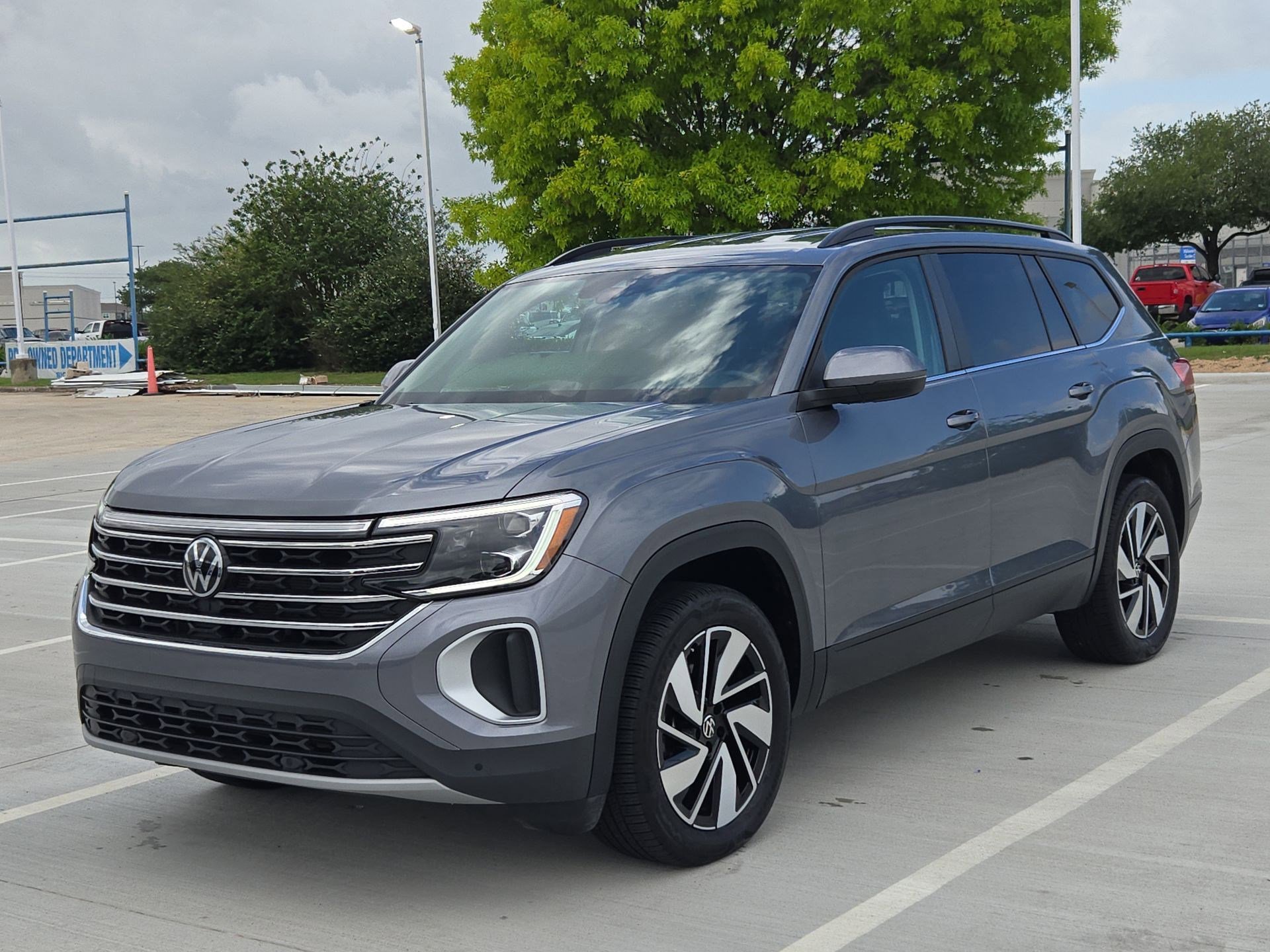 Used 2025 Volkswagen Atlas SE FWD image 9