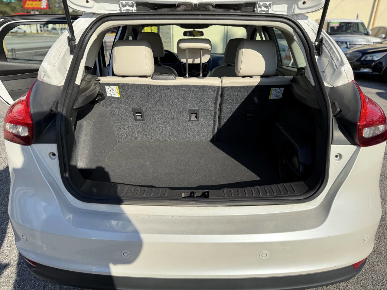 Used 2015 Ford Focus Titanium FWD image 21