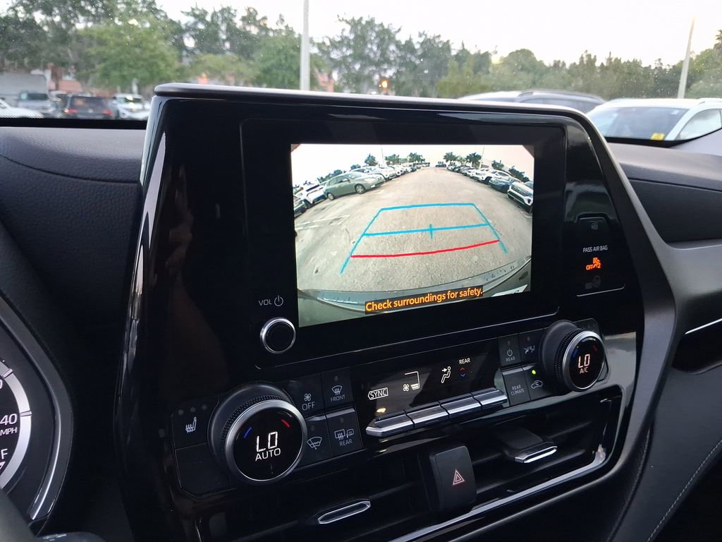 Used 2023 Toyota Highlander XLE FWD image 21