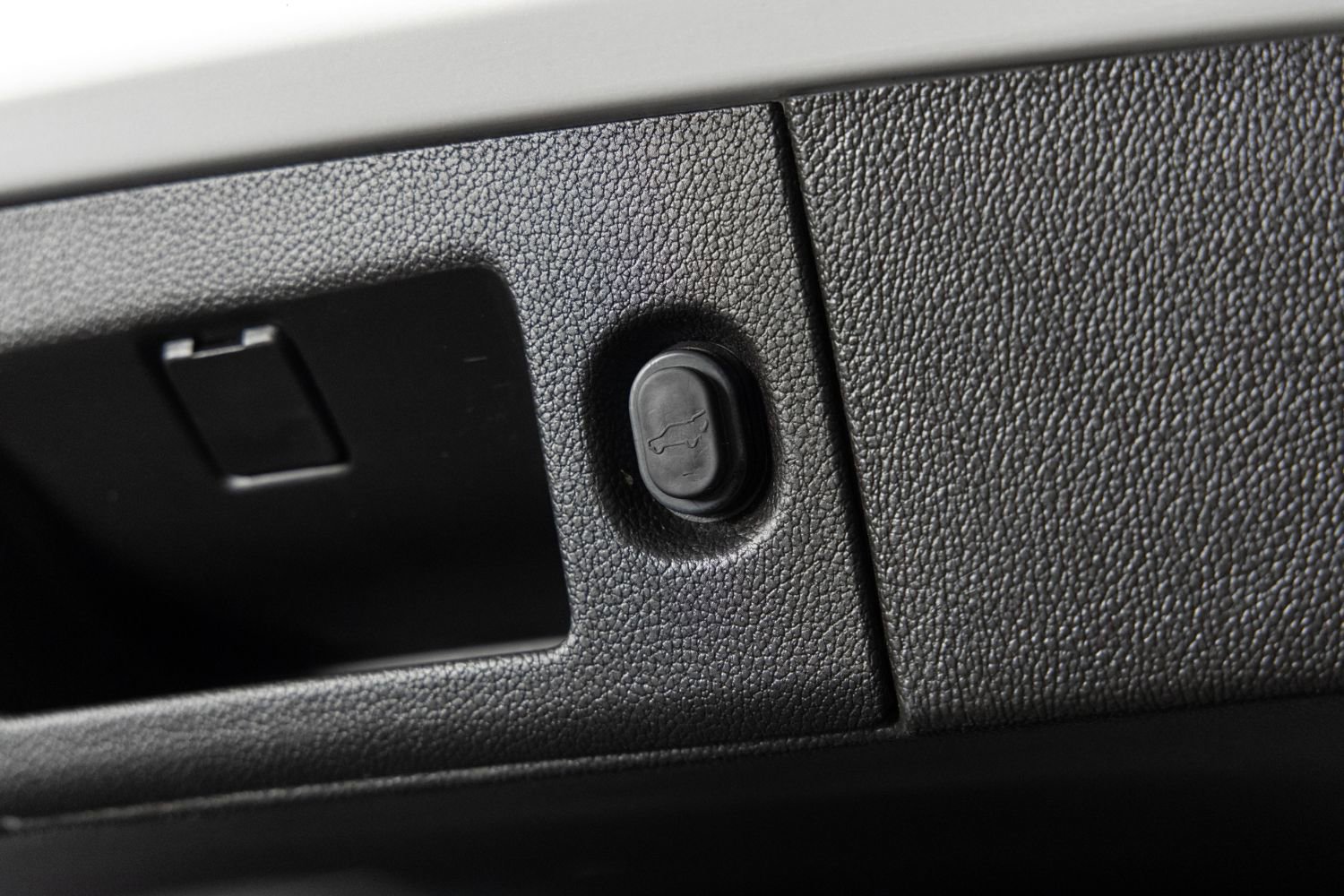 Used 2016 Cadillac Escalade Luxury image 23