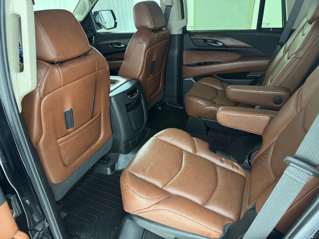 Used 2020 Cadillac Escalade Premium Luxury AWD/4WD image 34
