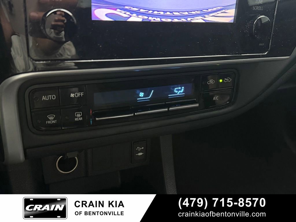 Used 2019 Toyota Corolla LE FWD image 17