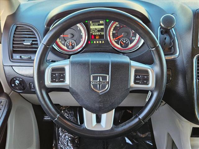 Used 2014 Dodge Grand Caravan SXT w/ Rear Park Assist Package FWD image 14