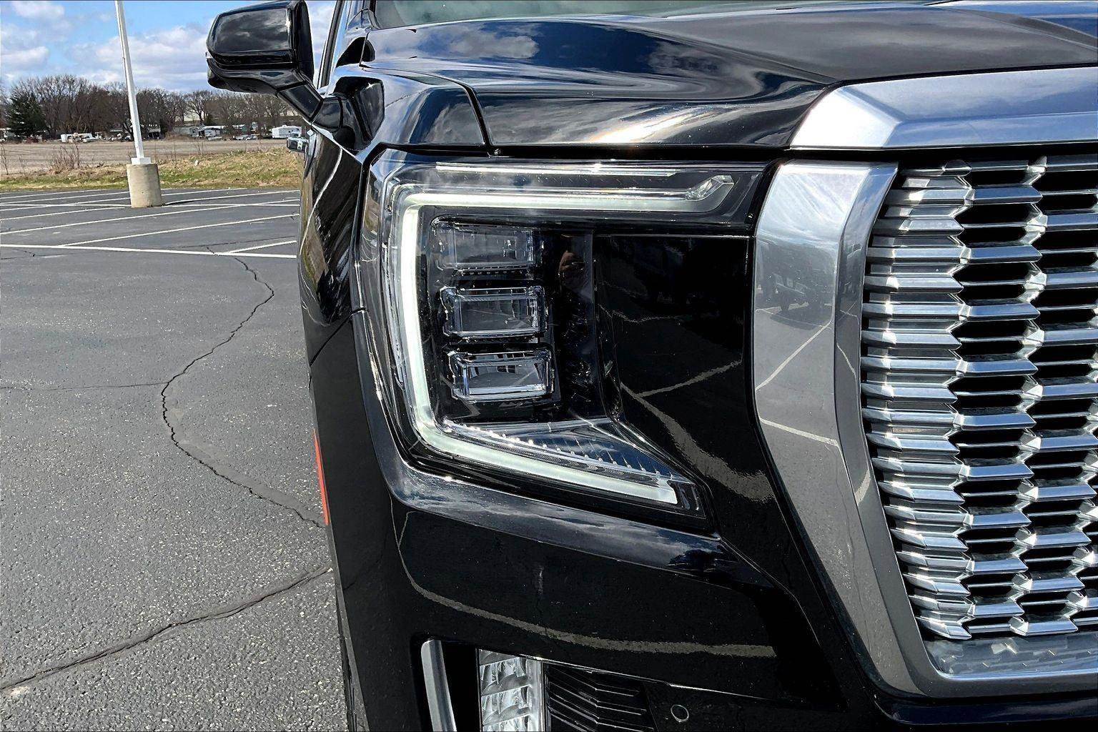 Used 2021 GMC Yukon XL Denali w/ Denali Premium Package image 31