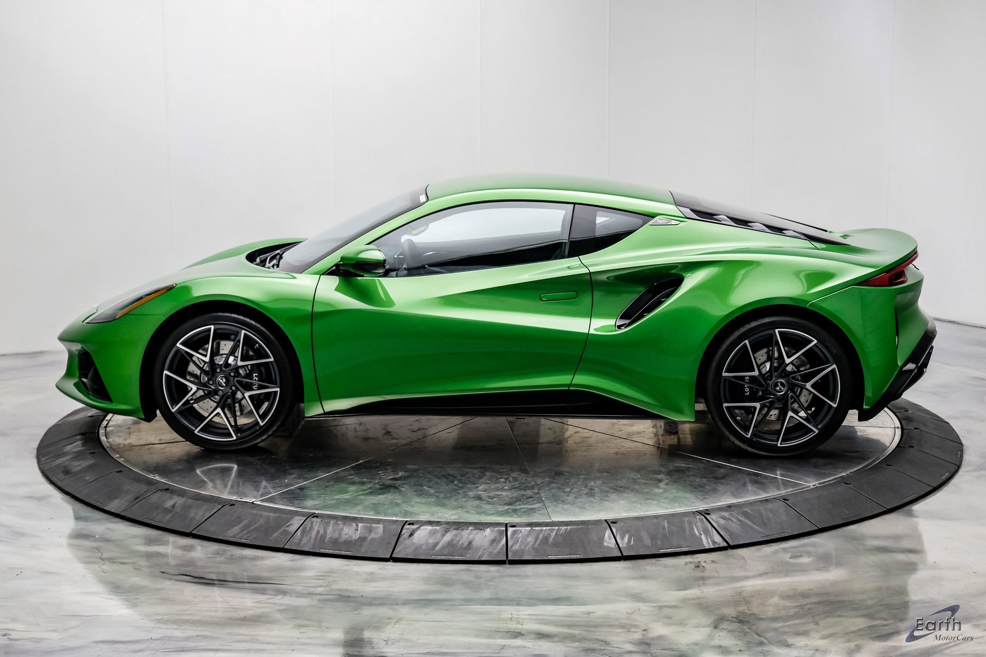 New 2026 Lotus Emira V6 SE RWD image 9