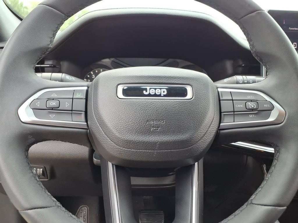 Used 2023 Jeep Compass Latitude AWD/4WD image 28