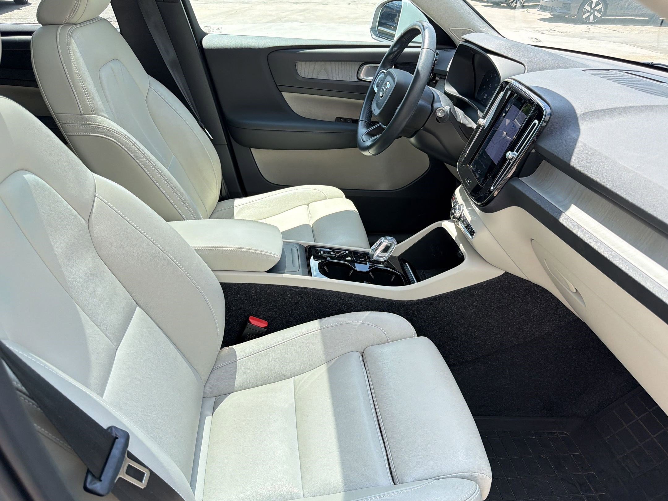 Used 2021 Volvo XC40 T4 Inscription w/ Climate Package FWD image 30