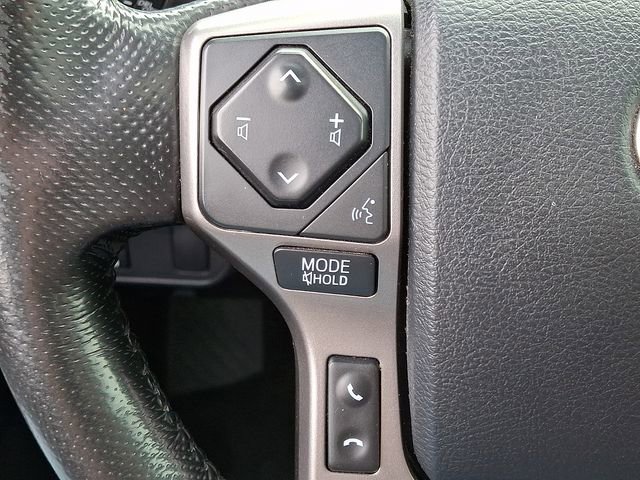 Used 2016 Toyota Tacoma Limited w/ Towing Package image 22