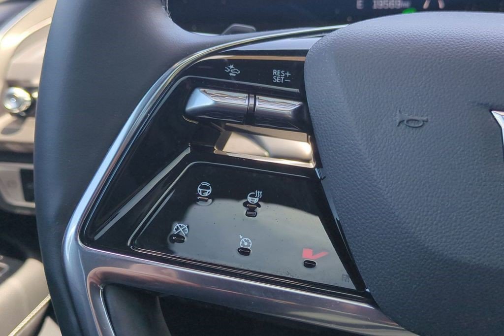 Certified 2026 Cadillac Vistiq Premium Luxury w/ LPO, Floor Liner Package AWD/4WD image 24