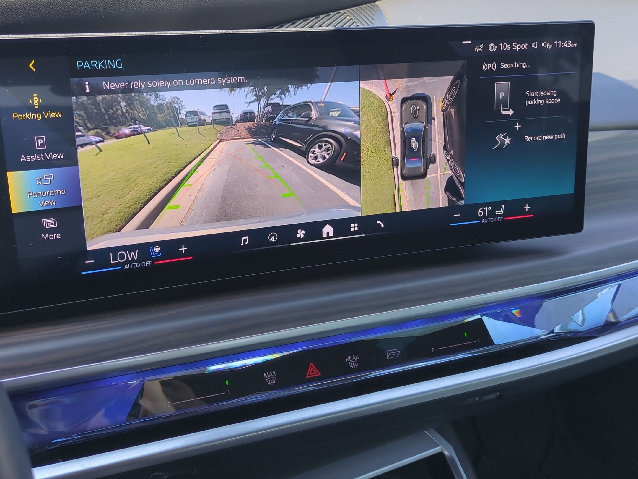 Certified 2025 BMW 740i RWD image 25