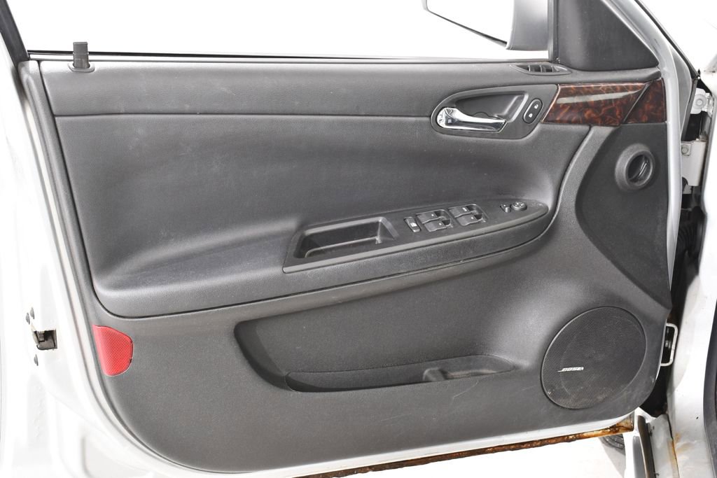 Used 2012 Chevrolet Impala LTZ FWD image 24