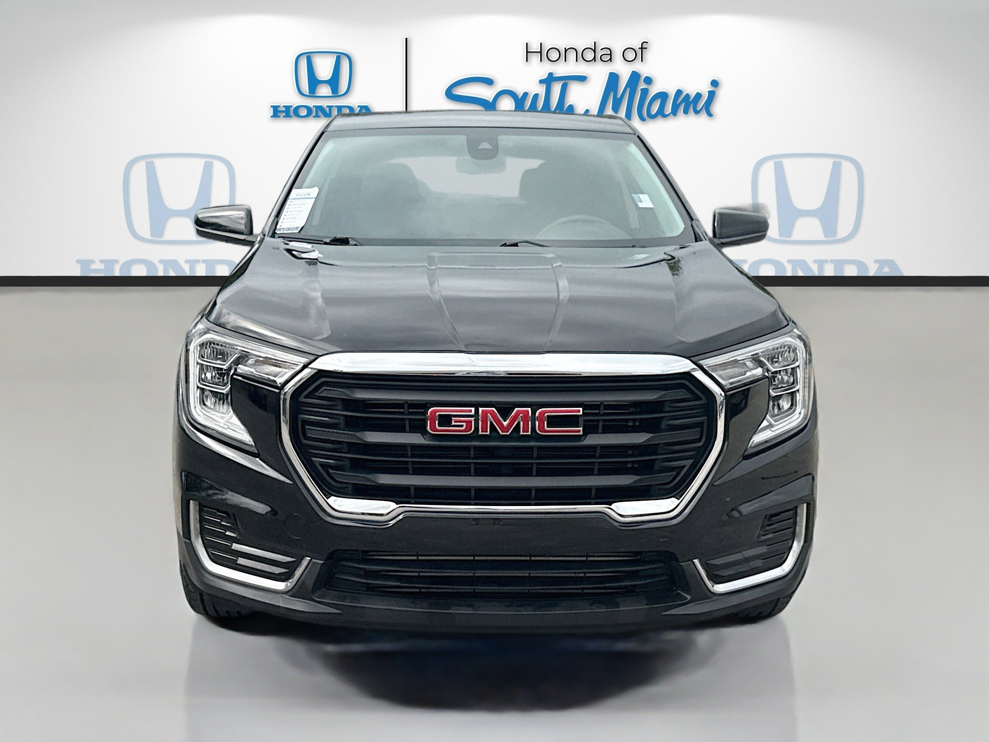 Used 2022 GMC Terrain SLE image 2