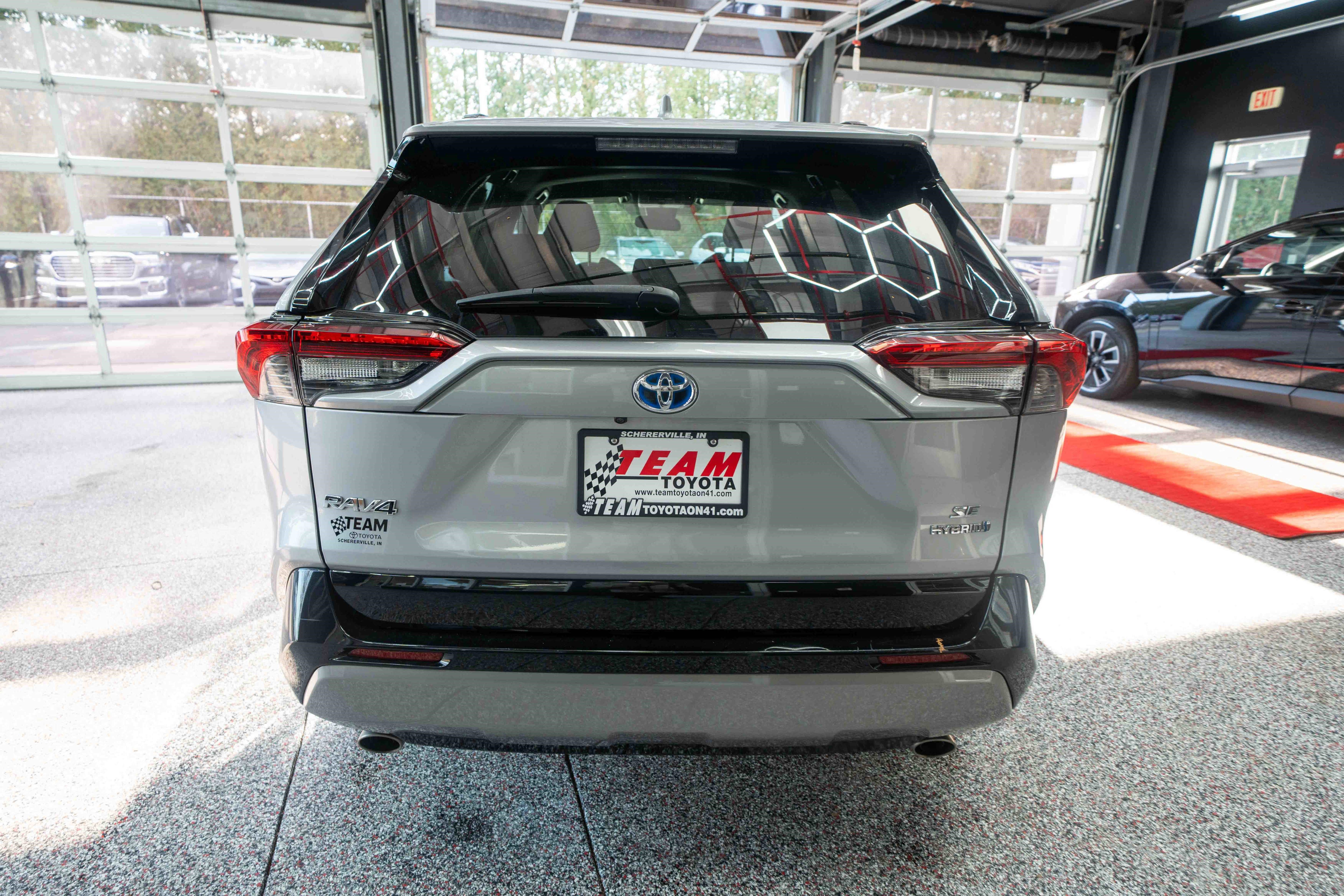 Used 2023 Toyota RAV4 SE image 4