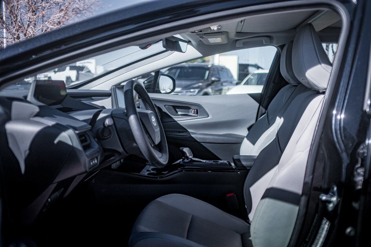 Used 2024 Toyota Prius XLE image 12