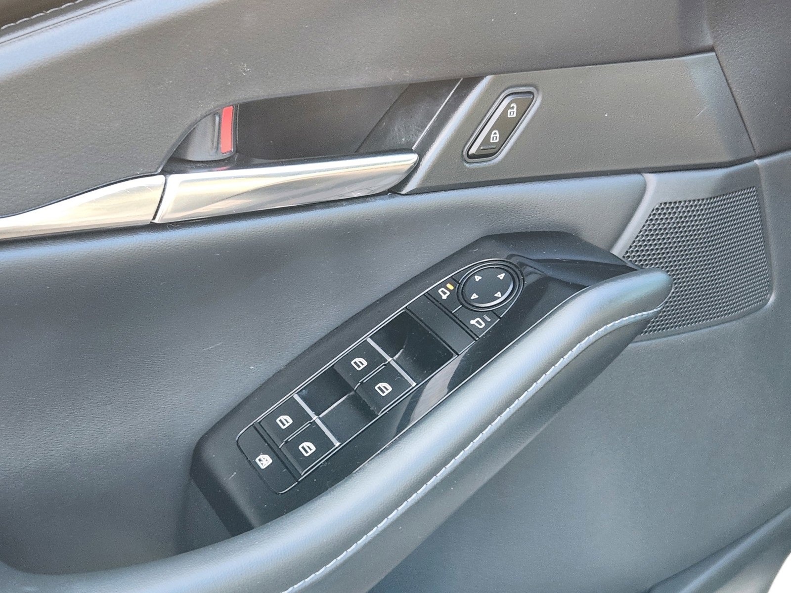 Used 2023 MAZDA CX-30 AWD 2.5 S w/ Preferred Package image 12