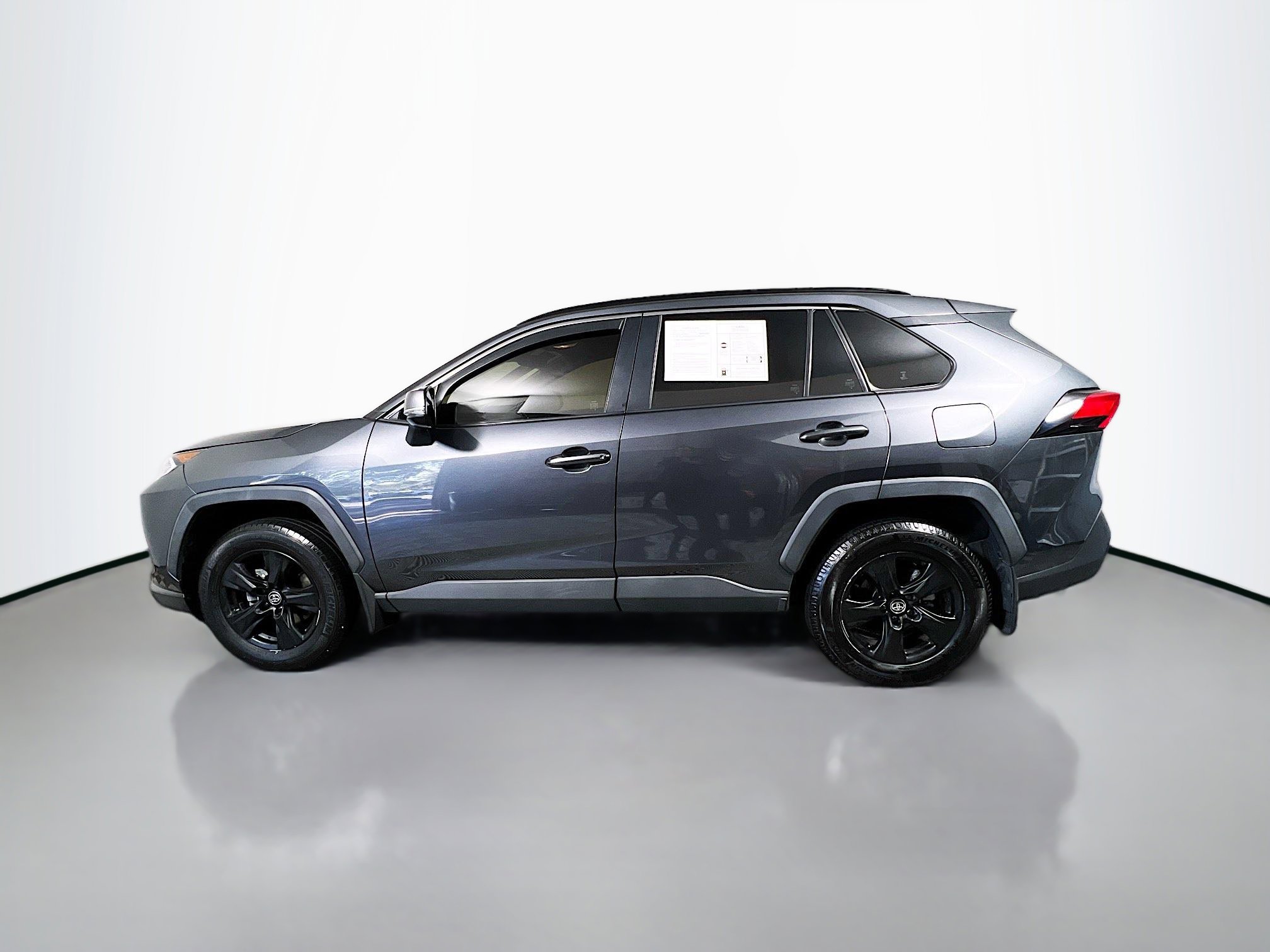 Used 2020 Toyota RAV4 XLE w/ Convenience Package image 9