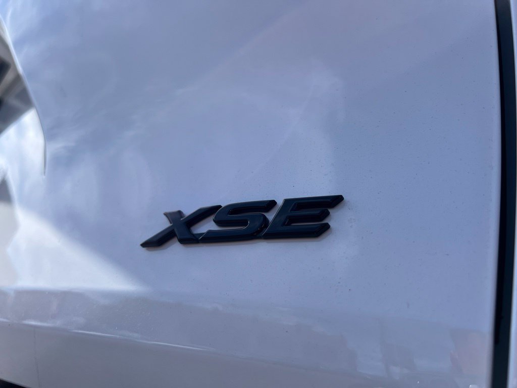 New 2026 Toyota Sienna XSE AWD/4WD image 8
