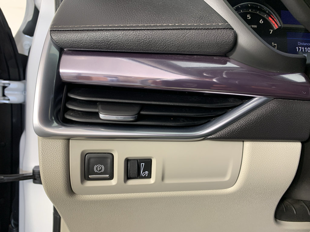 Used 2021 Cadillac XT4 Luxury w/ Cold Weather Package FWD image 16