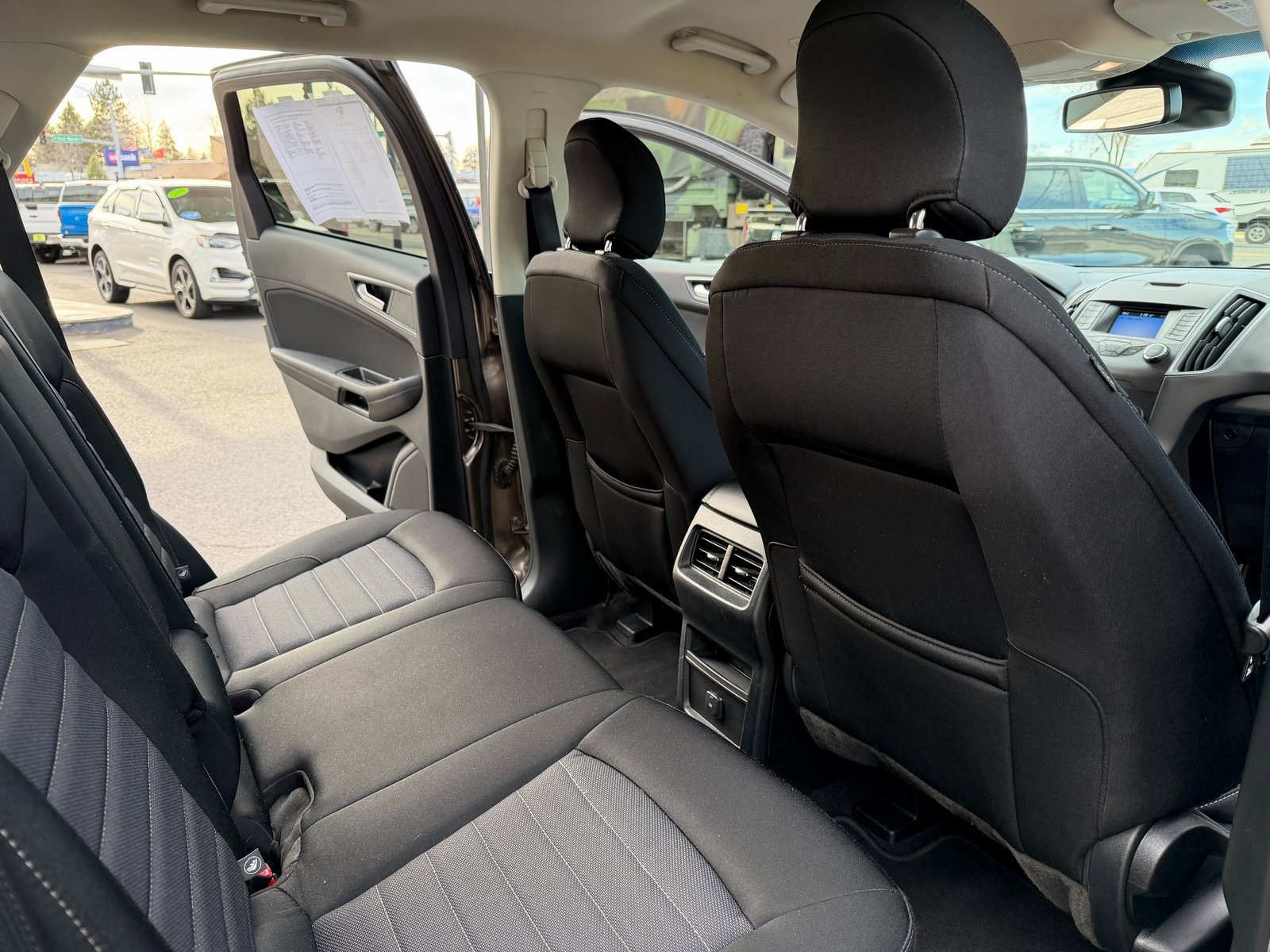 Used 2019 Ford Edge SE image 19
