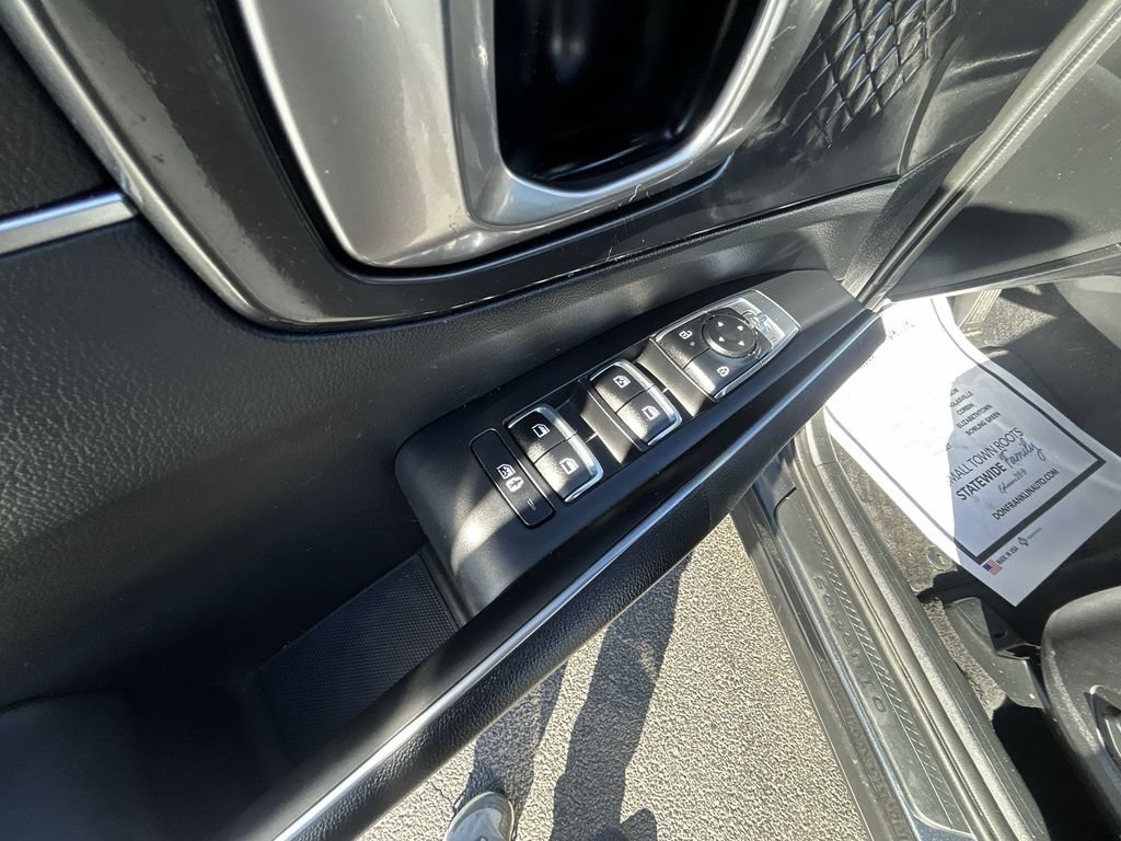 Used 2025 Kia Sorento S FWD image 21