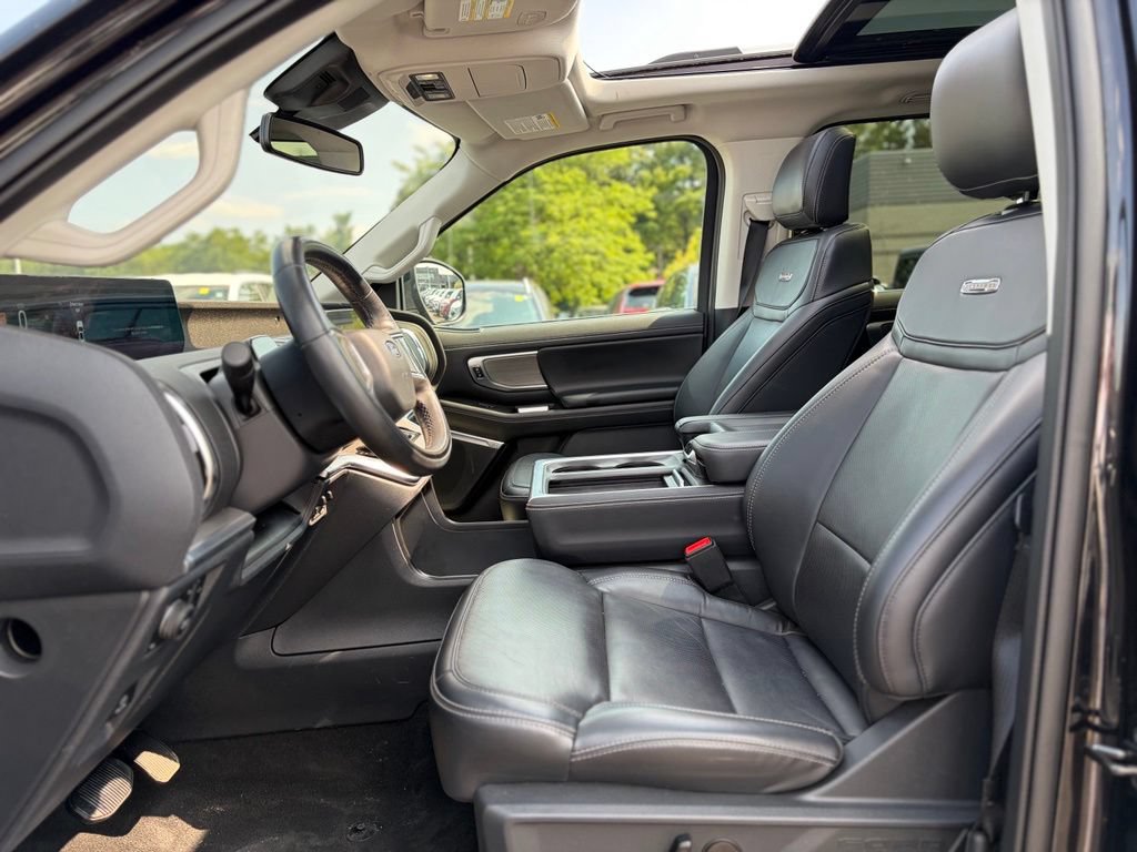 Used 2025 Ford Expedition Platinum AWD/4WD image 28