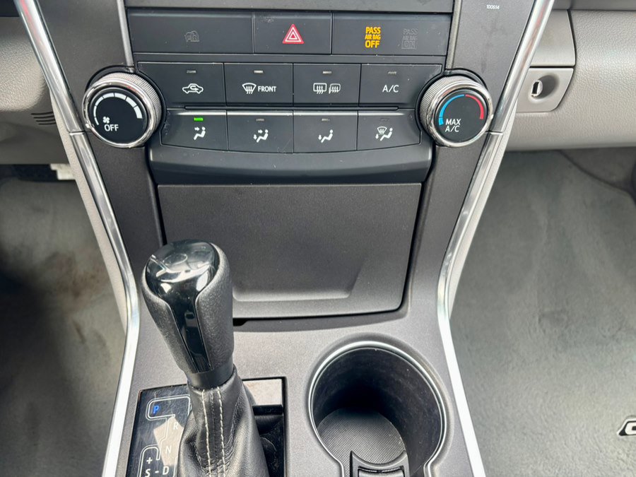 Used 2017 Toyota Camry LE image 24