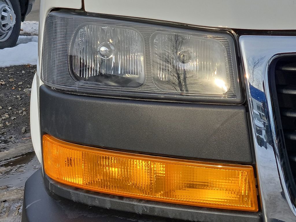 Used 2024 GMC Savana 2500 w/ Driver Convenience Package image 15