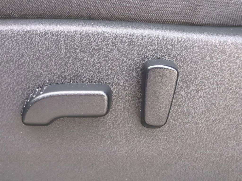 Certified 2022 Nissan Frontier SV image 20