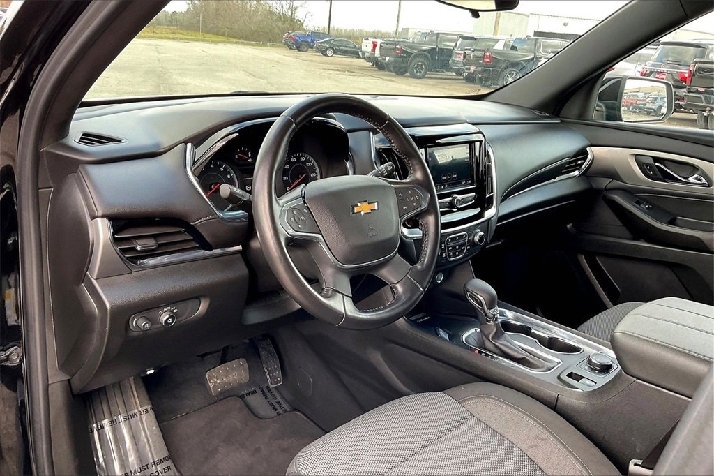 Used 2022 Chevrolet Traverse LT image 14