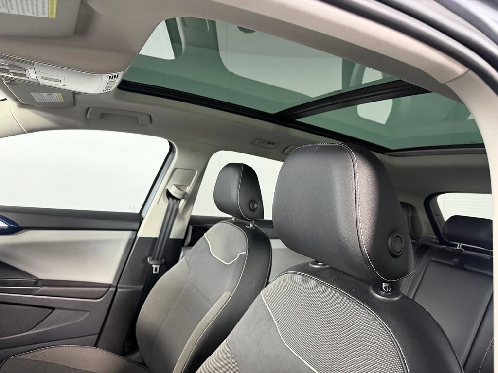 Used 2023 Volkswagen Taos SE w/ Panoramic Sunroof Package AWD/4WD image 20