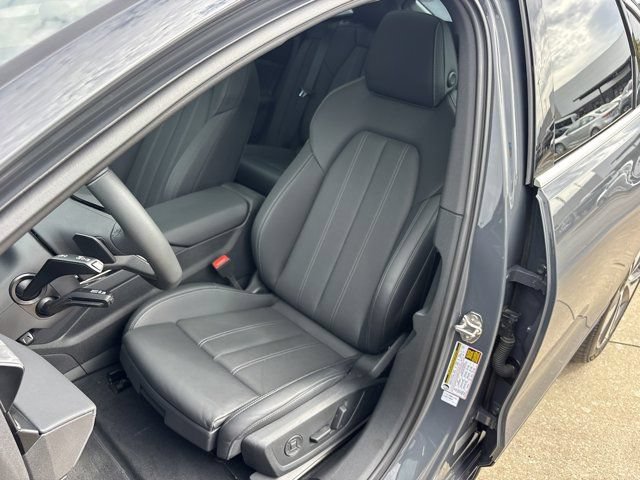 Used 2025 Audi A6 e-tron Premium Plus w/ Premium Plus RWD image 23