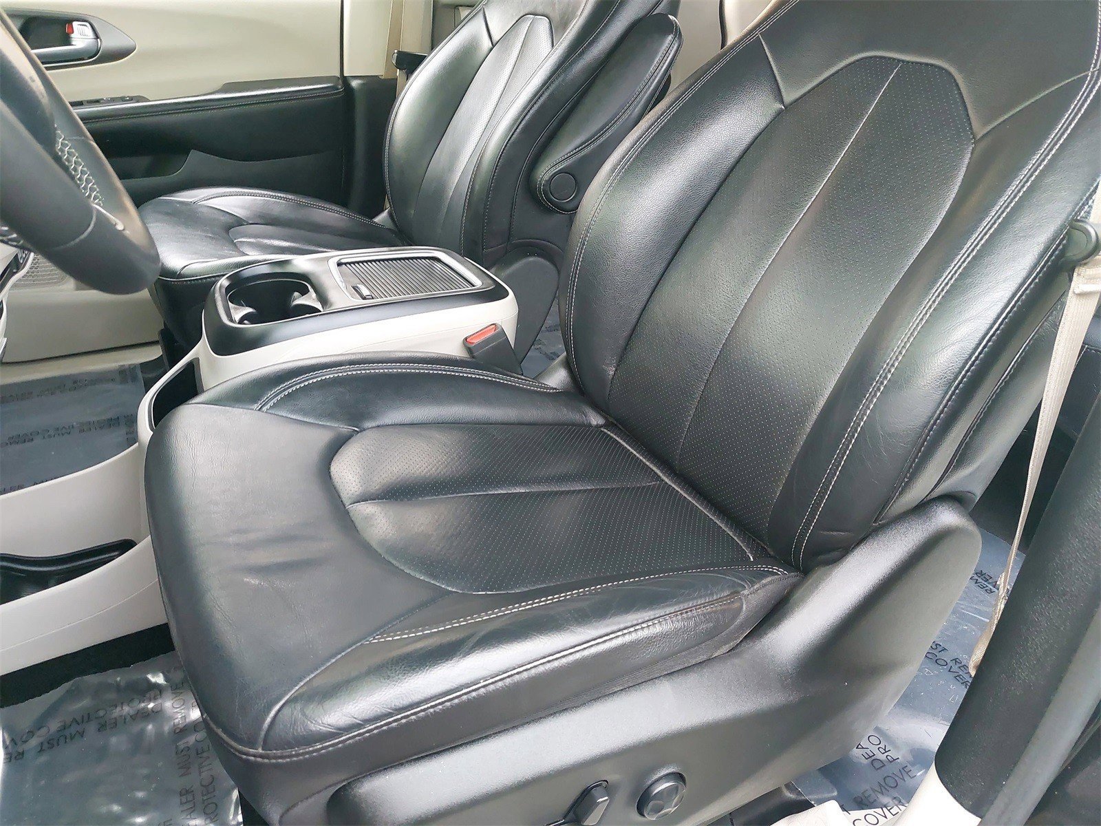 Used 2022 Chrysler Pacifica Touring-L image 17