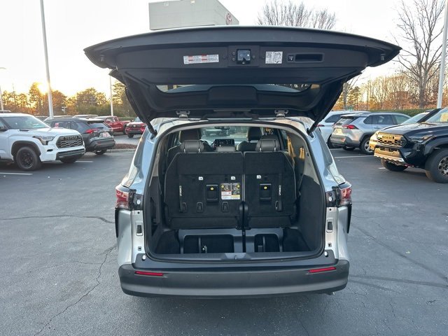 Used 2024 Toyota Sienna XLE image 8