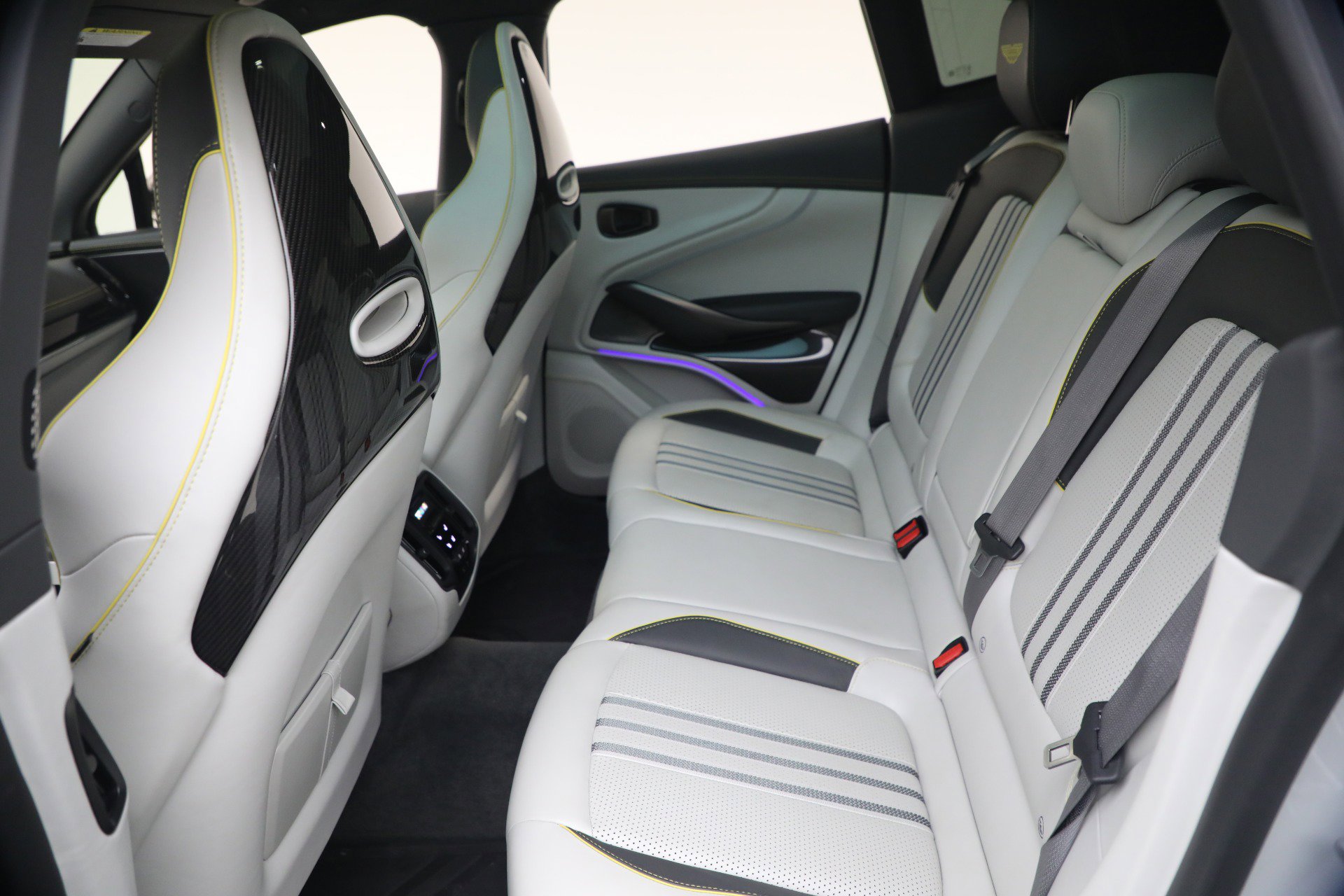 Used 2025 Aston Martin DBX 707 image 17